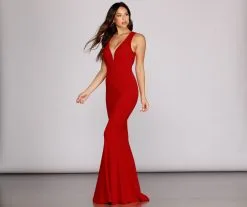 Windsor. Emma Seamed Crepe Mermaid Gown