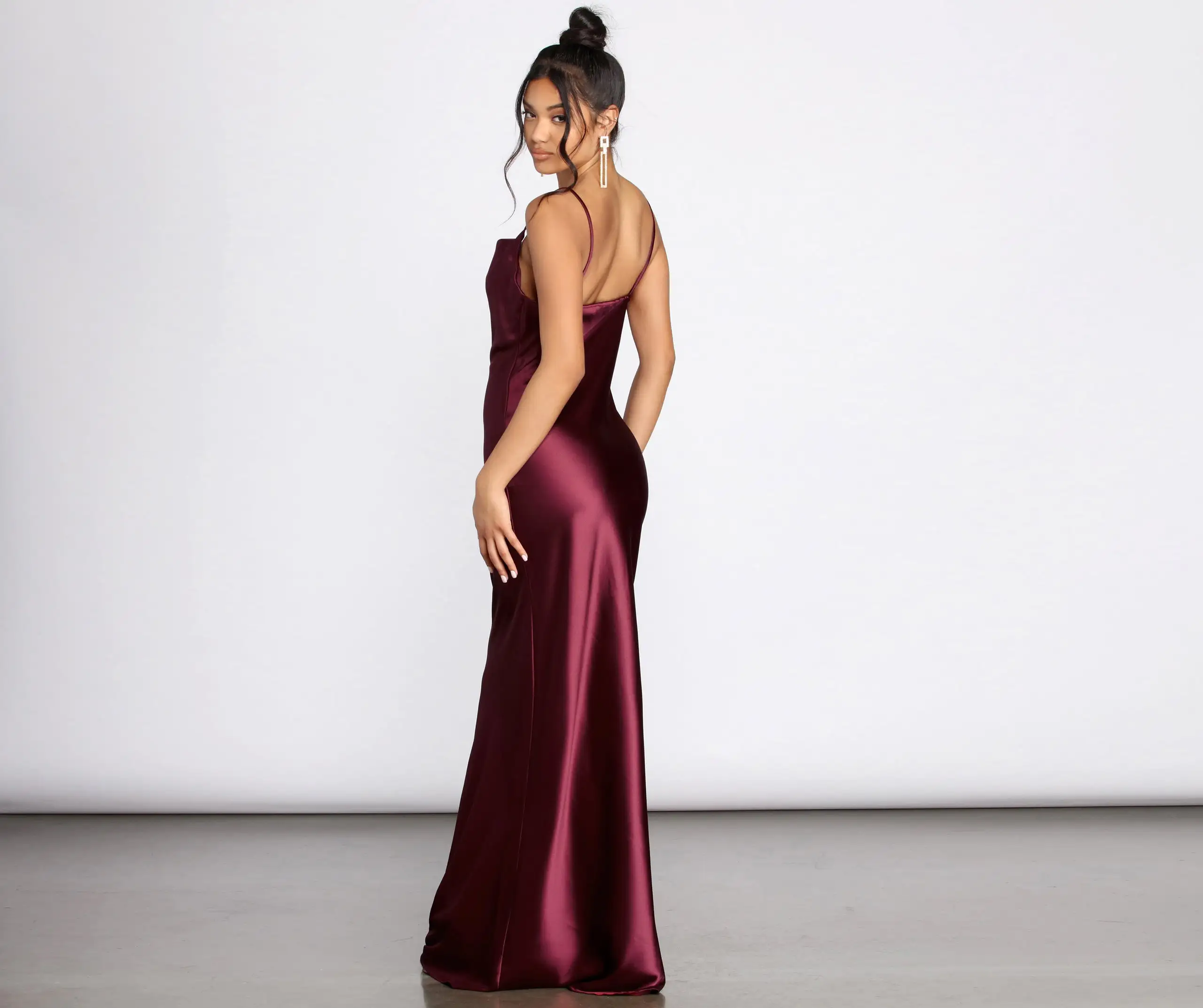 Windsor. Londyn Formal Sleeveless Satin Dress 4 Windsor. Londyn Formal Sleeveless Satin Dress - Image 2