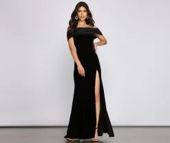 Windsor. Olivia Formal Velvet Off-The-Shoulder Dress