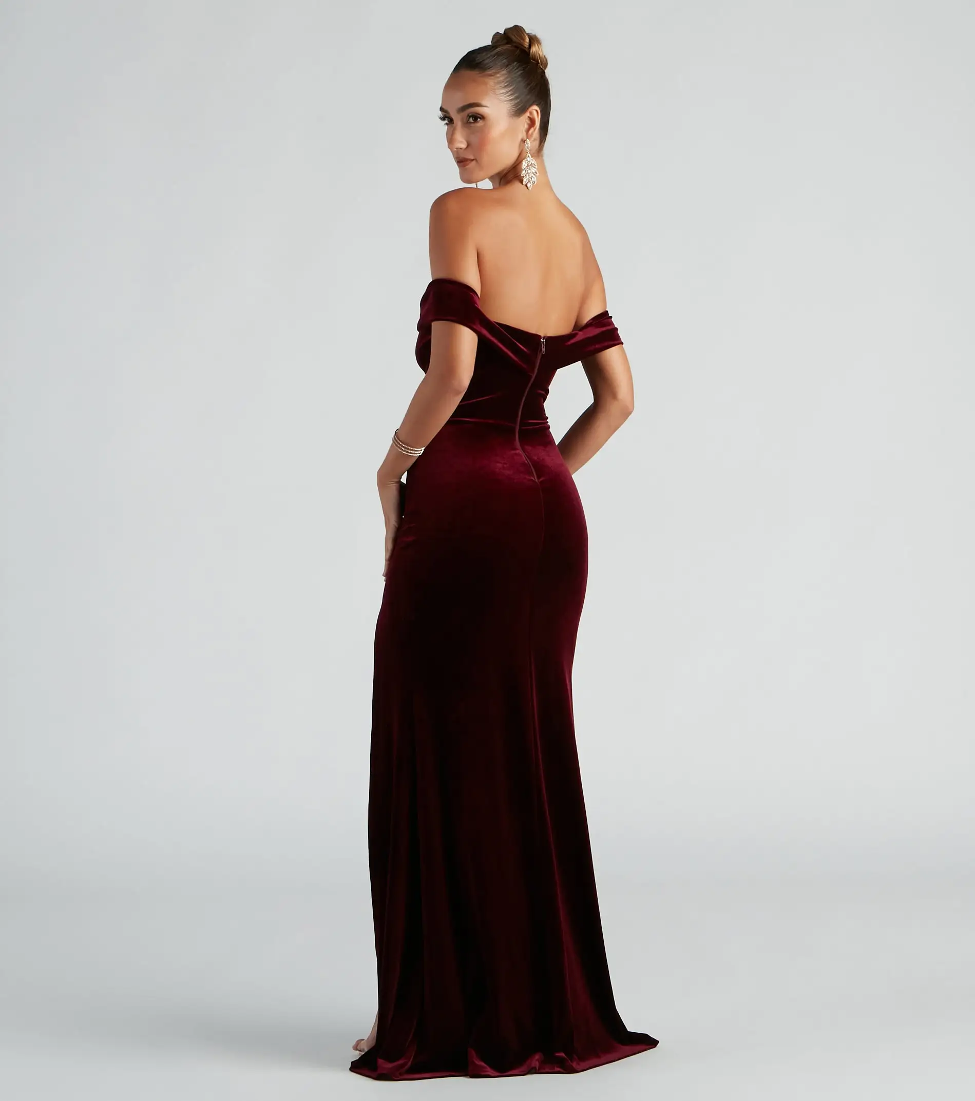 Windsor. Kerri Formal Velvet Mermaid Dress 9 Windsor. Kerri Formal Velvet Mermaid Dress - Image 7