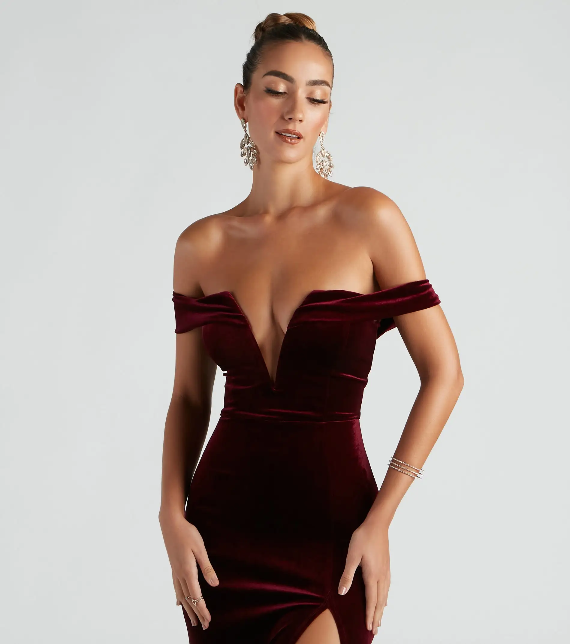 Windsor. Kerri Formal Velvet Mermaid Dress 10 Windsor. Kerri Formal Velvet Mermaid Dress - Image 8