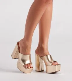 Windsor. Sassy Strikes Again Metallic Platform Mules