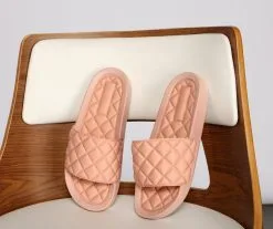 Windsor. Casual Trendsetter Quilted Slides