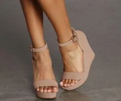 Windsor. On That Wedge Heel