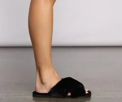 Windsor. Trendy Criss Cross Faux Fur Slippers -Bridal Dresses popular shop 07408 0059 4 7bea9329 85de 4b24 b4eb 676f6f7c6094